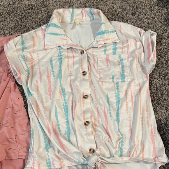 Size M girls button up short sleeve shirts - Picture 5 of 5